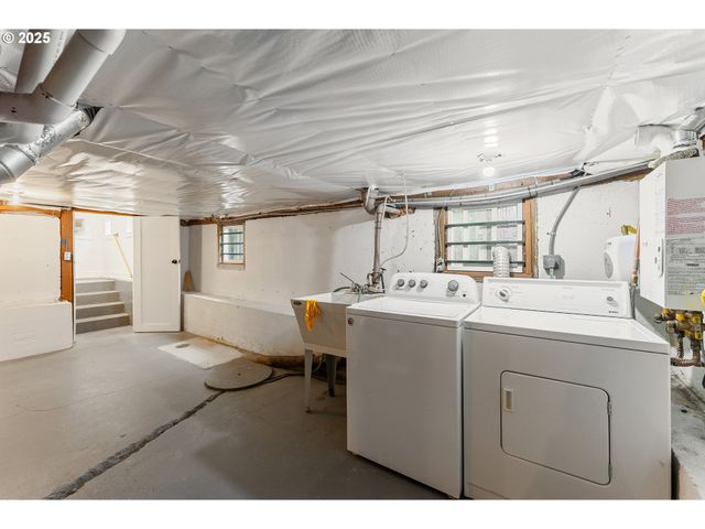 6416 S CORBETT Ave, Portland, OR 97239