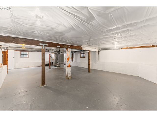 6416 S CORBETT Ave, Portland, OR 97239