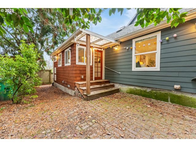 6416 S CORBETT Ave, Portland, OR 97239