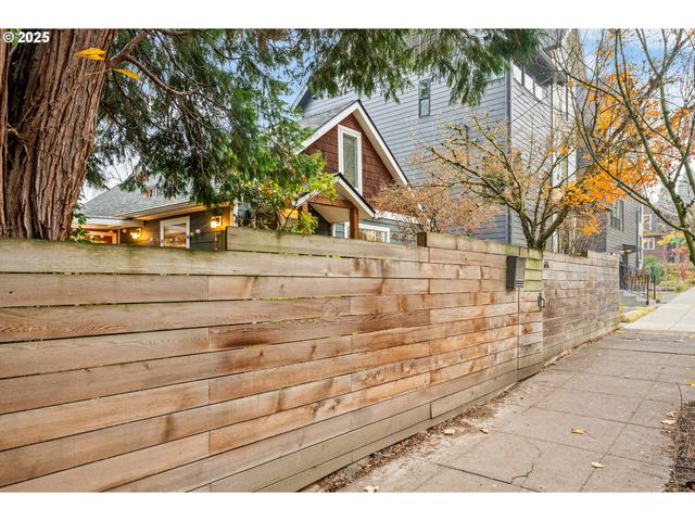 6416 S CORBETT Ave, Portland, OR 97239