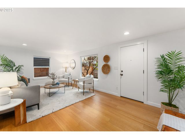 6416 S CORBETT Ave, Portland, OR 97239