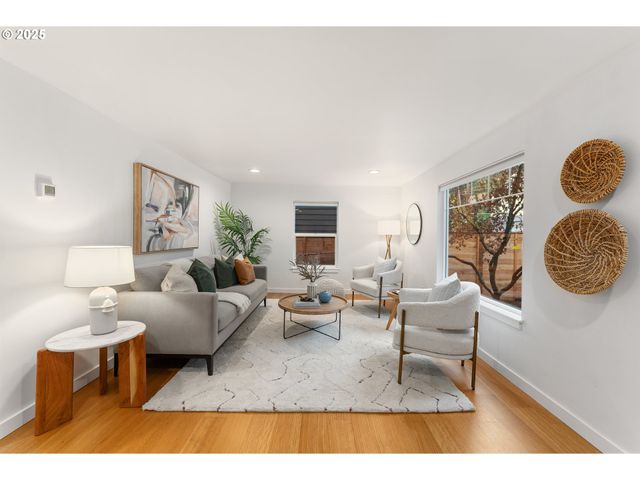 6416 S CORBETT Ave, Portland, OR 97239