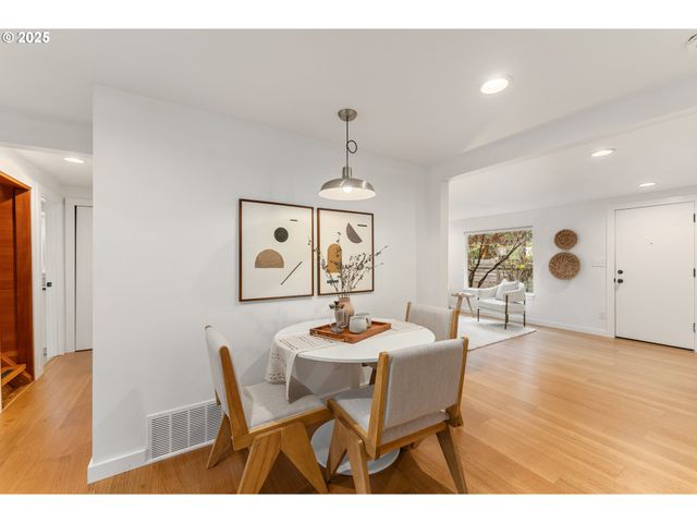 6416 S CORBETT Ave, Portland, OR 97239