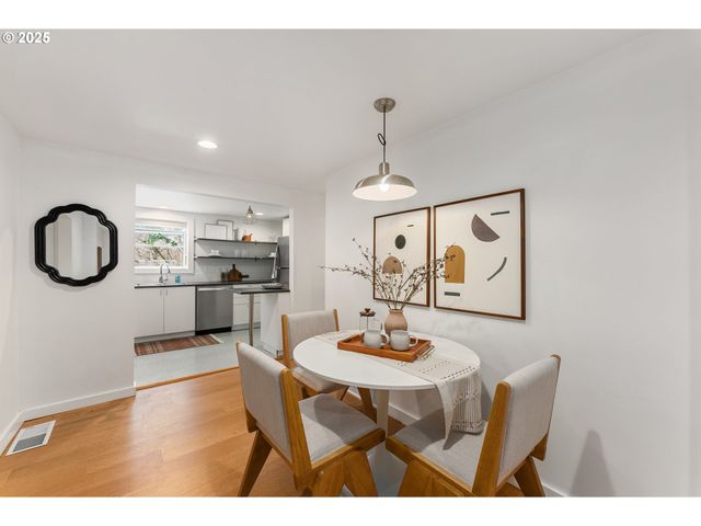 6416 S CORBETT Ave, Portland, OR 97239