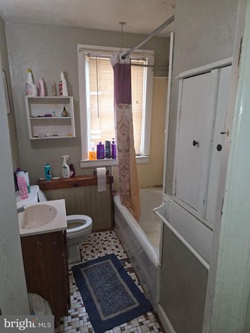 523 WINFIELD AVE, Upper Darby, PA 19082