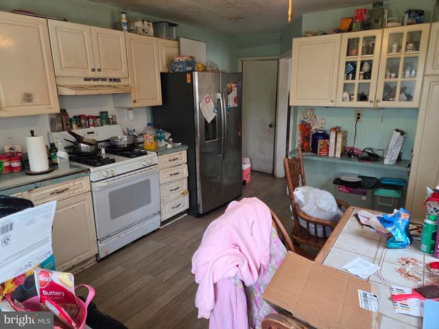 523 WINFIELD AVE, Upper Darby, PA 19082