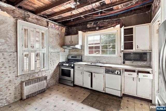 523-525 Lake, Newark, NJ 07104
