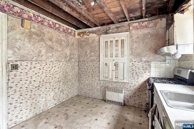 523-525 Lake, Newark, NJ 07104