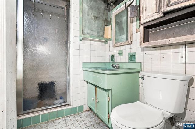 523-525 Lake, Newark, NJ 07104