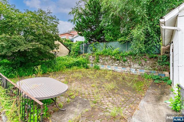 523-525 Lake, Newark, NJ 07104
