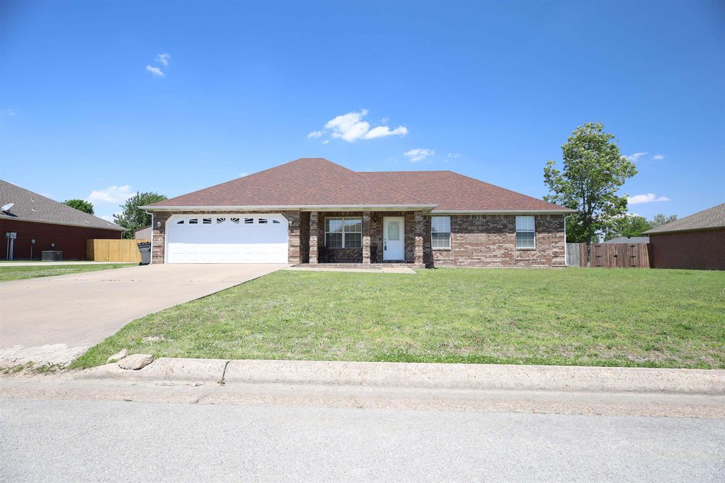 2801 Canterbury, Paragould, AR 72450