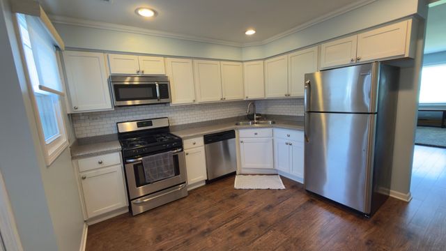 17335 W Maple Lane 17335, Gurnee, IL 60031
