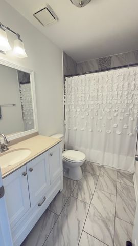 17335 W Maple Lane 17335, Gurnee, IL 60031