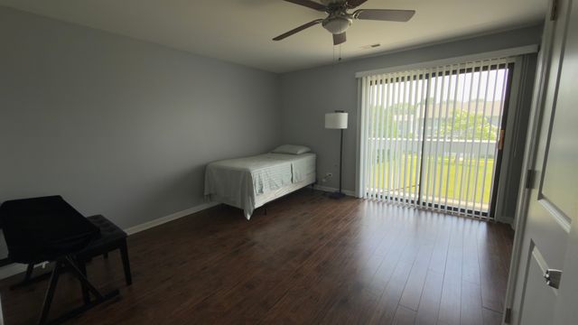 17335 W Maple Lane 17335, Gurnee, IL 60031