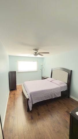 17335 W Maple Lane 17335, Gurnee, IL 60031