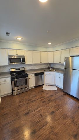 17335 W Maple Lane 17335, Gurnee, IL 60031