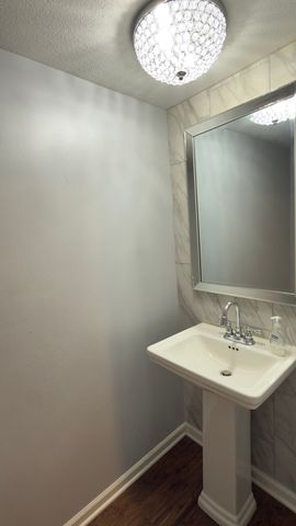 17335 W Maple Lane 17335, Gurnee, IL 60031