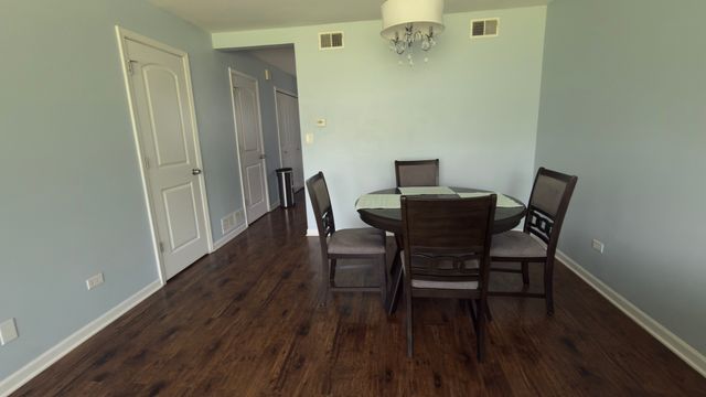 17335 W Maple Lane 17335, Gurnee, IL 60031