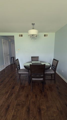 17335 W Maple Lane 17335, Gurnee, IL 60031