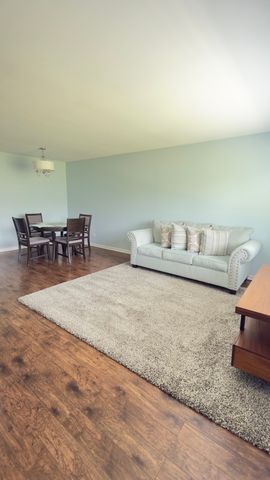 17335 W Maple Lane 17335, Gurnee, IL 60031