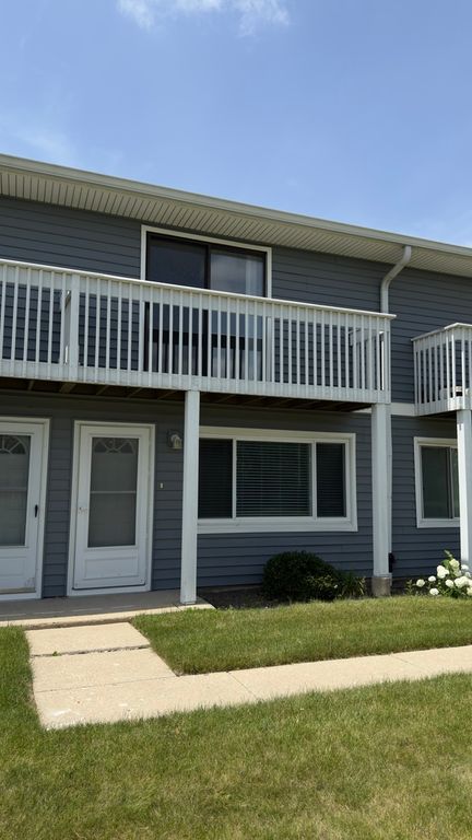 17335 W Maple Lane 17335, Gurnee, IL 60031