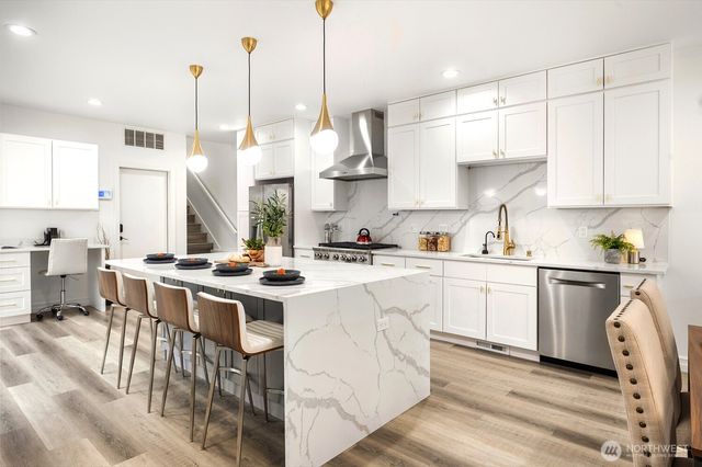 11870 SE 5th Street, Bellevue, WA 98005