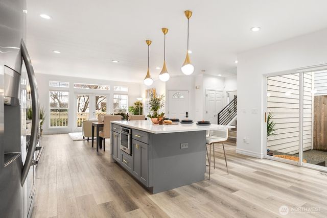 11870 SE 5th Street, Bellevue, WA 98005