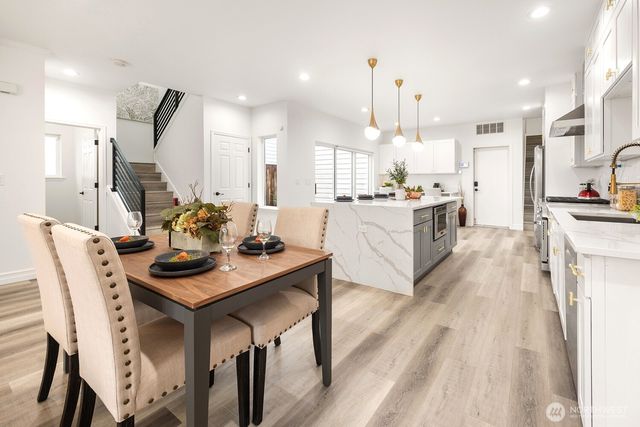 11870 SE 5th Street, Bellevue, WA 98005