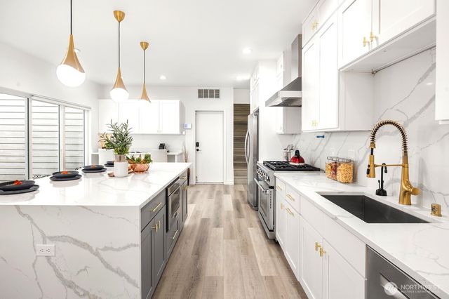 11870 SE 5th Street, Bellevue, WA 98005