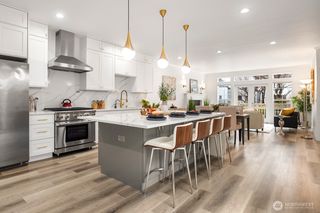 11870 SE 5th Street, Bellevue, WA 98005