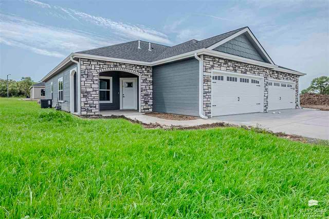 1806 Broadfoot Drive, Abilene, KS 67410