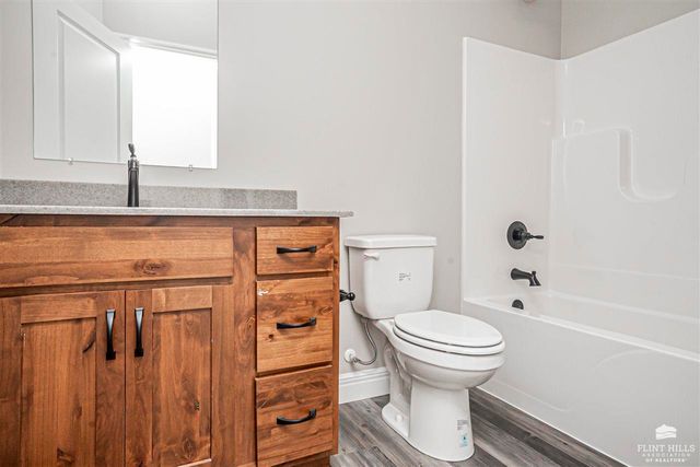 1806 Broadfoot Drive, Abilene, KS 67410