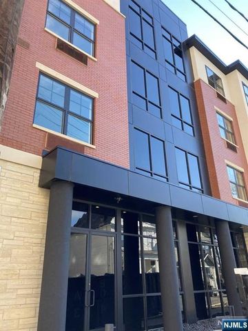 209 Oakdene Place 402, Cliffside Park, NJ 07010