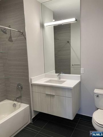 209 Oakdene Place 402, Cliffside Park, NJ 07010