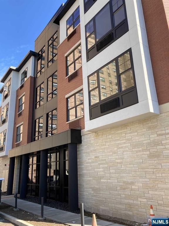 209 Oakdene Place 402, Cliffside Park, NJ 07010