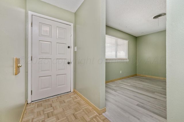 5208 HILLSIDE Road, Amarillo, TX 79109