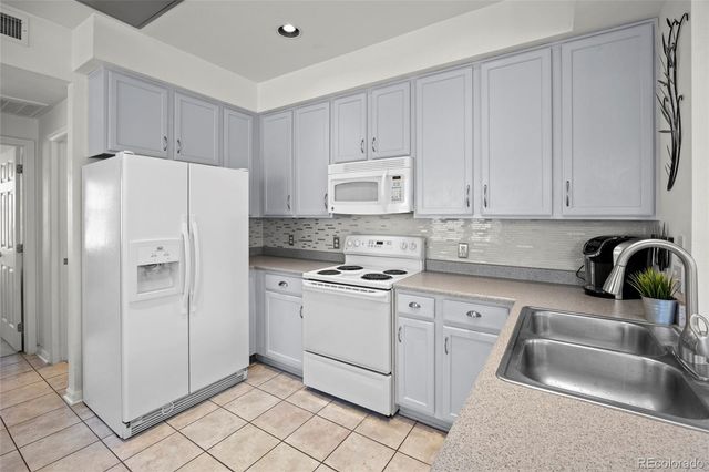 7454 E 28th Avenue 3, Denver, CO 80238