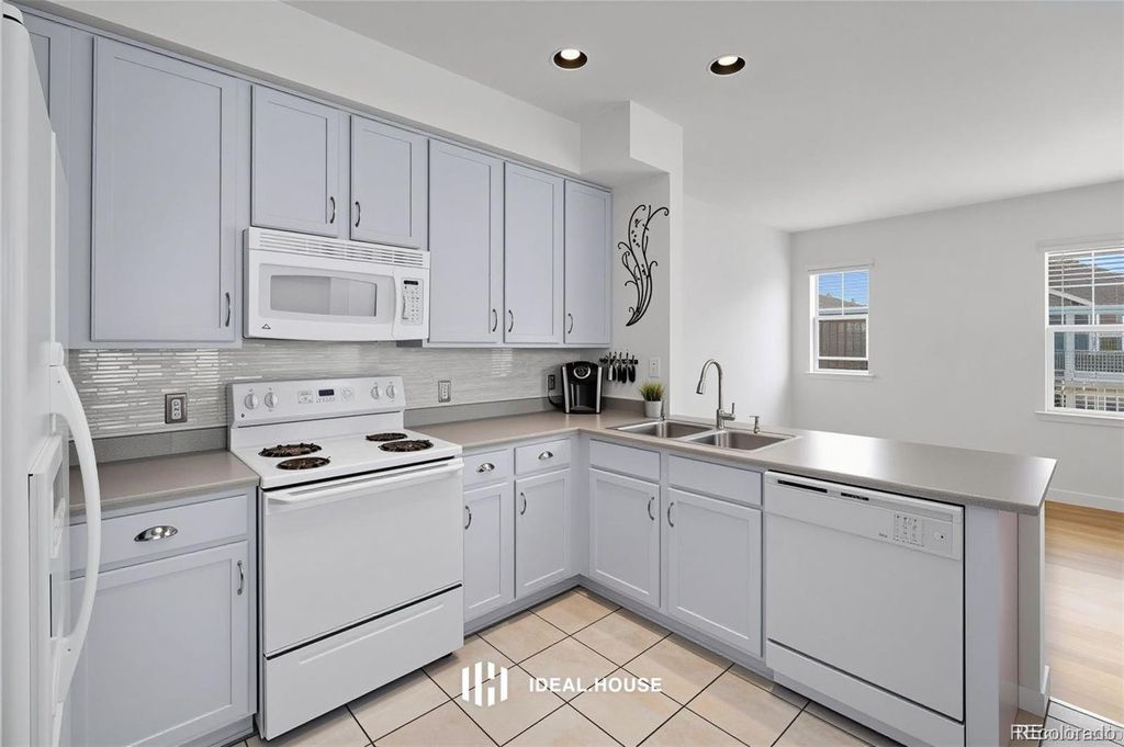 7454 E 28th Avenue 3, Denver, CO 80238