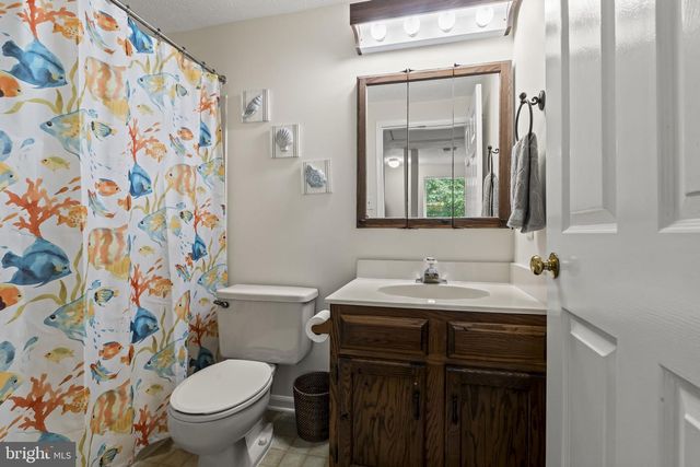 1 FORESTVIEW CT, Marlton, NJ 08053