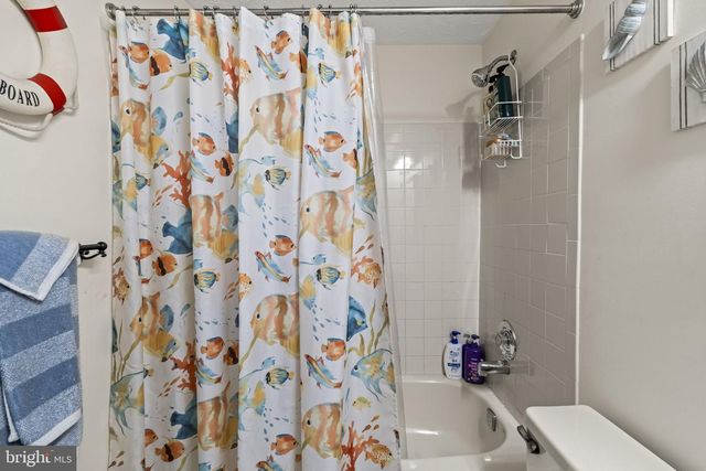 1 FORESTVIEW CT, Marlton, NJ 08053