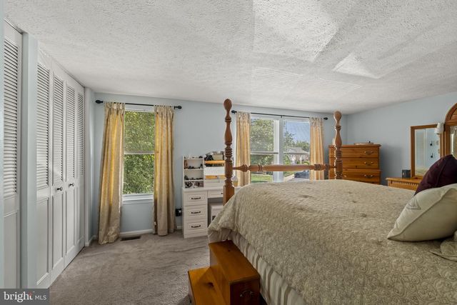 1 FORESTVIEW CT, Marlton, NJ 08053