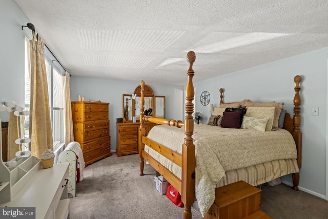 1 FORESTVIEW CT, Marlton, NJ 08053