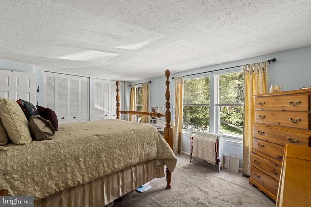 1 FORESTVIEW CT, Marlton, NJ 08053