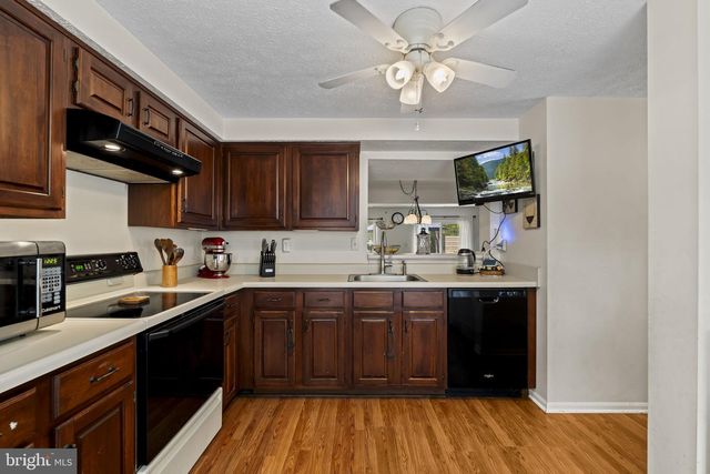 1 FORESTVIEW CT, Marlton, NJ 08053