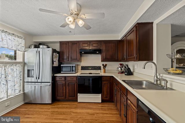 1 FORESTVIEW CT, Marlton, NJ 08053
