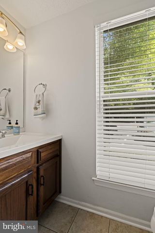 1 FORESTVIEW CT, Marlton, NJ 08053