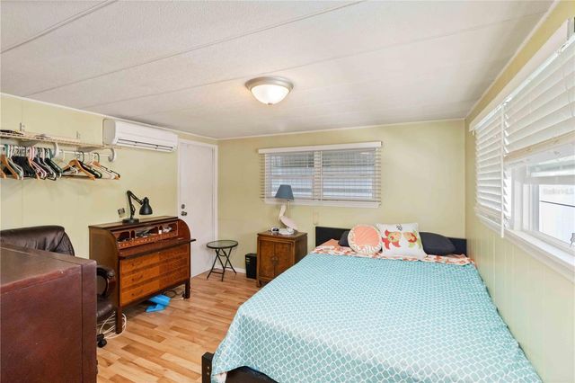 5203 W PINE STREET N, St Petersburg, FL 33709