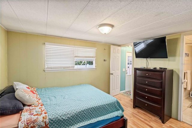 5203 W PINE STREET N, St Petersburg, FL 33709