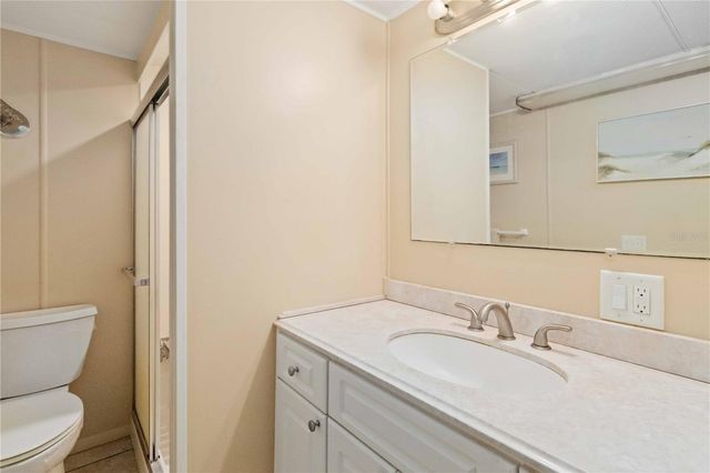 5203 W PINE STREET N, St Petersburg, FL 33709