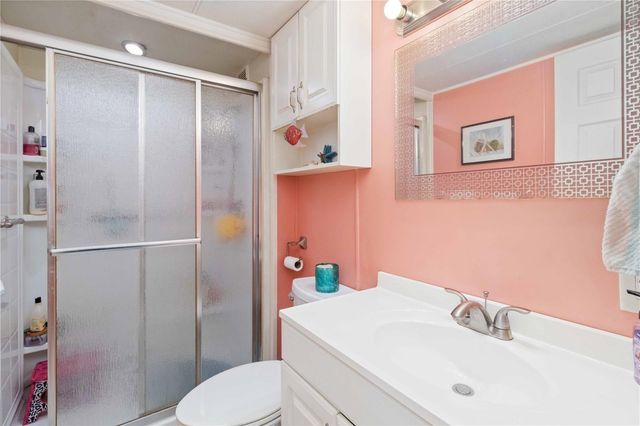 5203 W PINE STREET N, St Petersburg, FL 33709